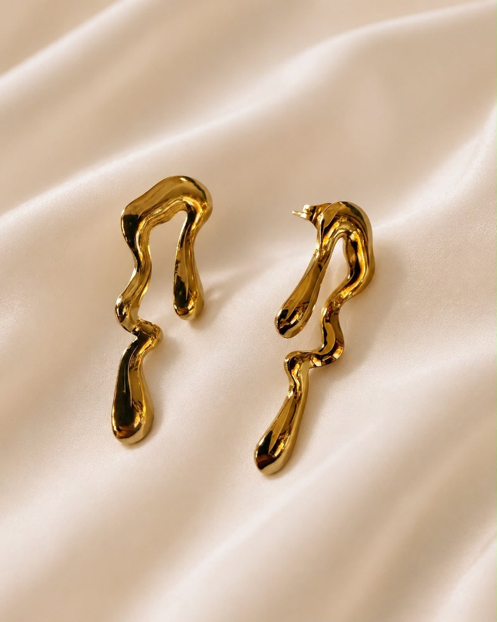 LIQUID GOLD STATEMENT EARRING
