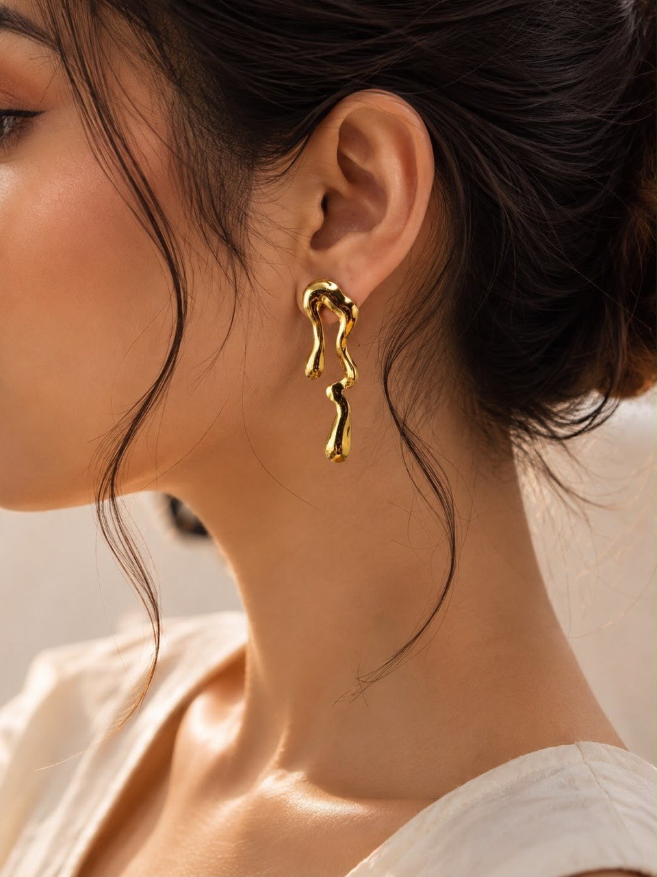 LIQUID GOLD STATEMENT EARRING